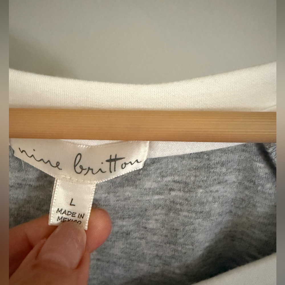 Nine Britton (super soft) Tee - Picture 3 of 4